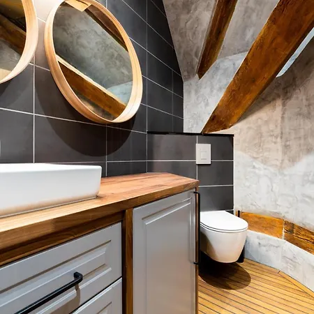 Hilltop - Old Town Kuninga Appartement