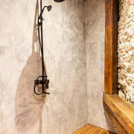 Hilltop - Old Town Kuninga