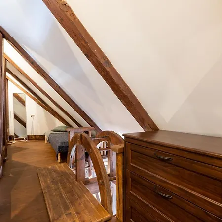 Hilltop - Old Town Kuninga Appartement