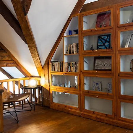 Hilltop - Old Town Kuninga Appartement