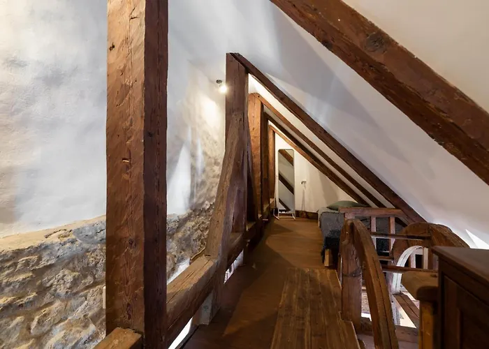 Hilltop - Old Town Kuninga *