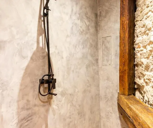 Hilltop - Old Town Kuninga